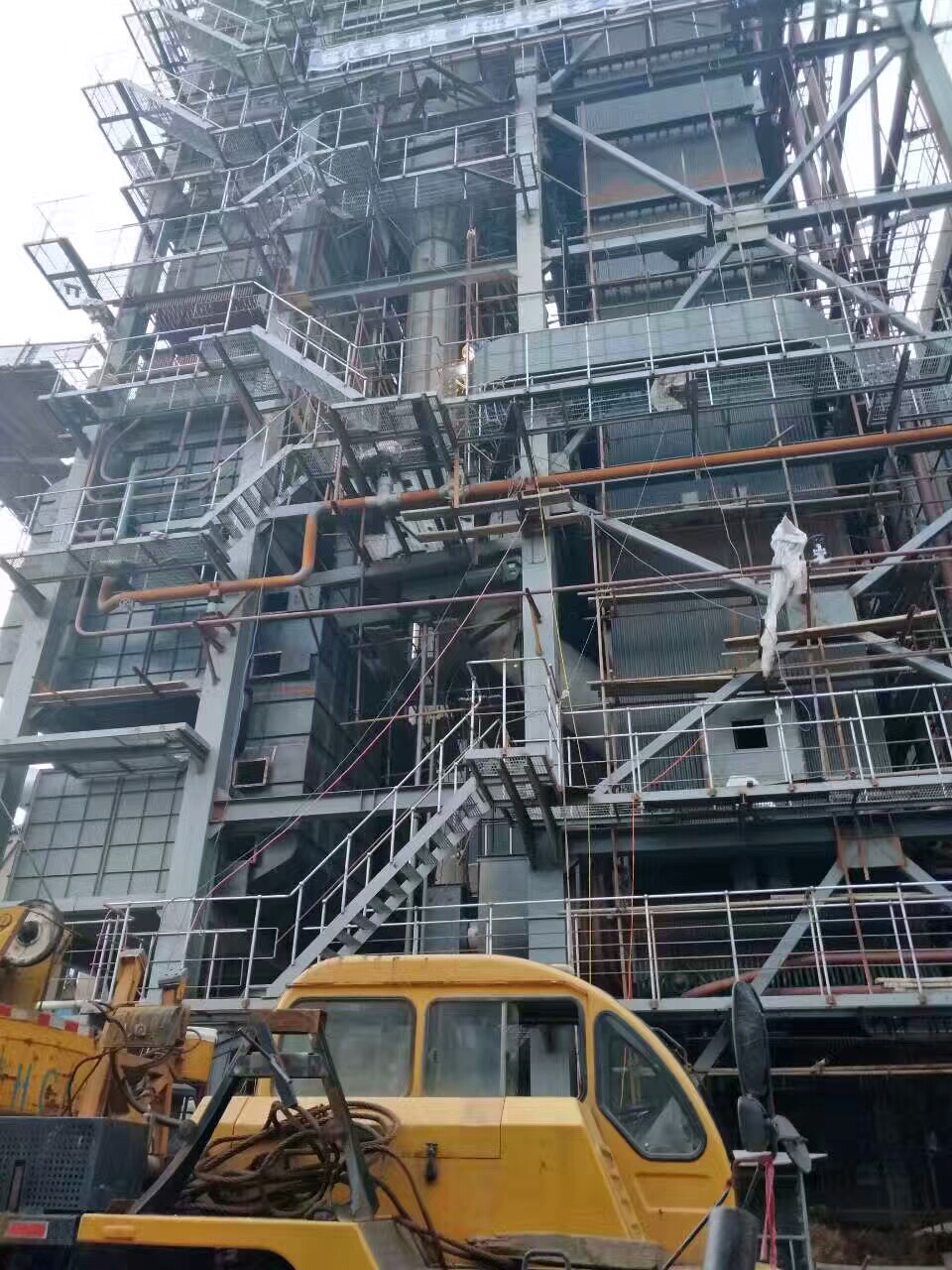 循環(huán)流化床鍋爐施工現(xiàn)場